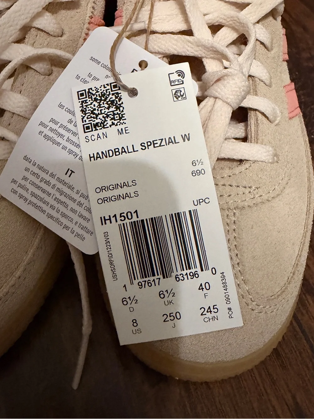 adidas Handball Spezial Women’s Sneakers - Cream with Pink Stripes